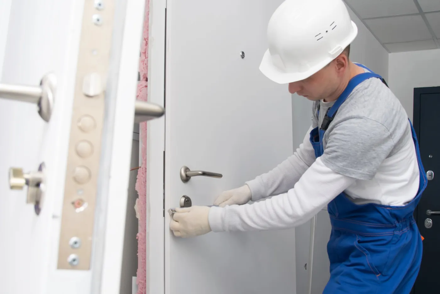 Installation d'une porte blindée à serrure multipoints dans une maison de Ville-d'Avray (92410)